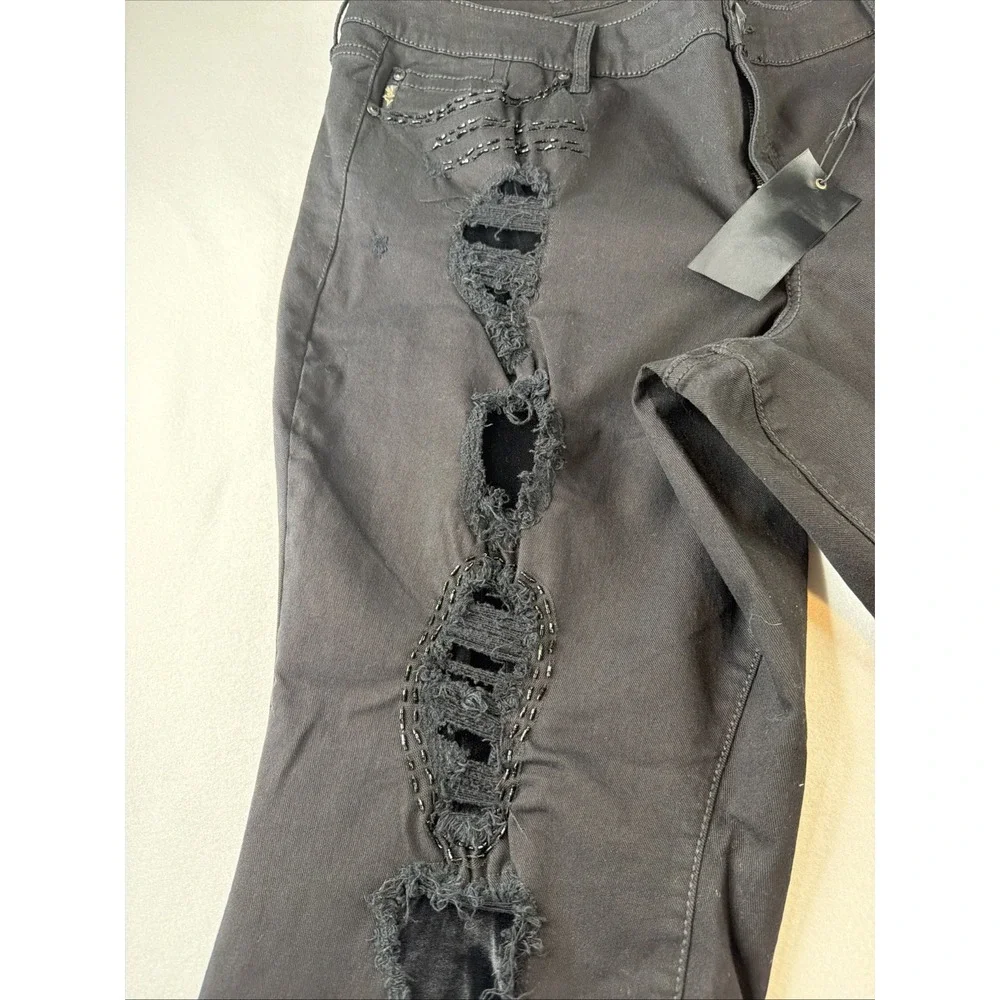 New with tags Torrid Premium women's skinny jeans in size 26.